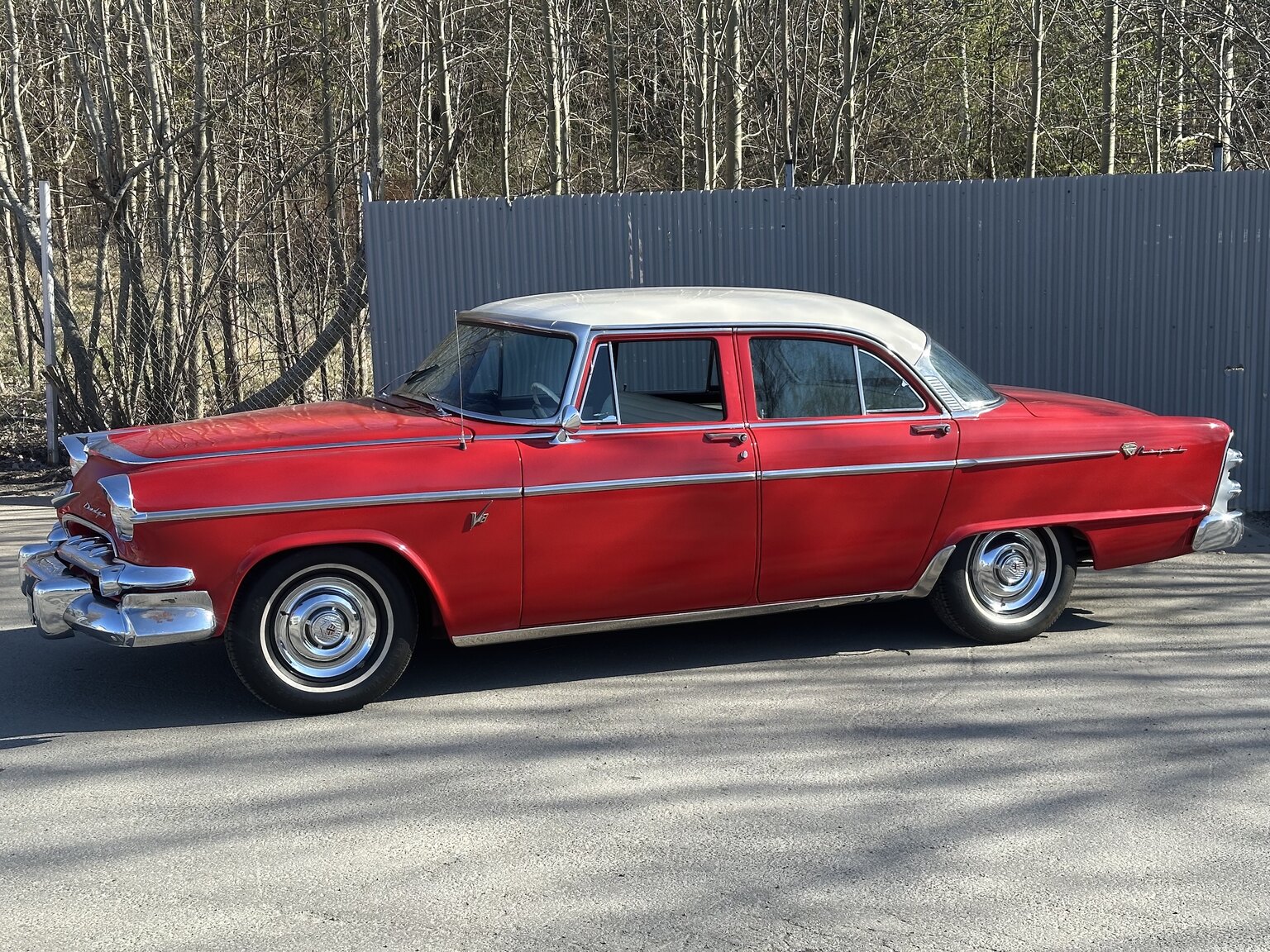 Exteriörbild på 1955 Dodge Custom Royal Sedan HEMI