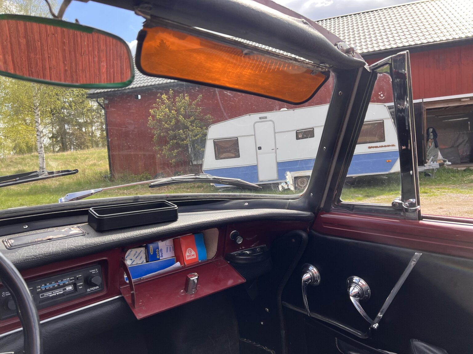 Interior image of 1967 Renault Caravelle Coupé