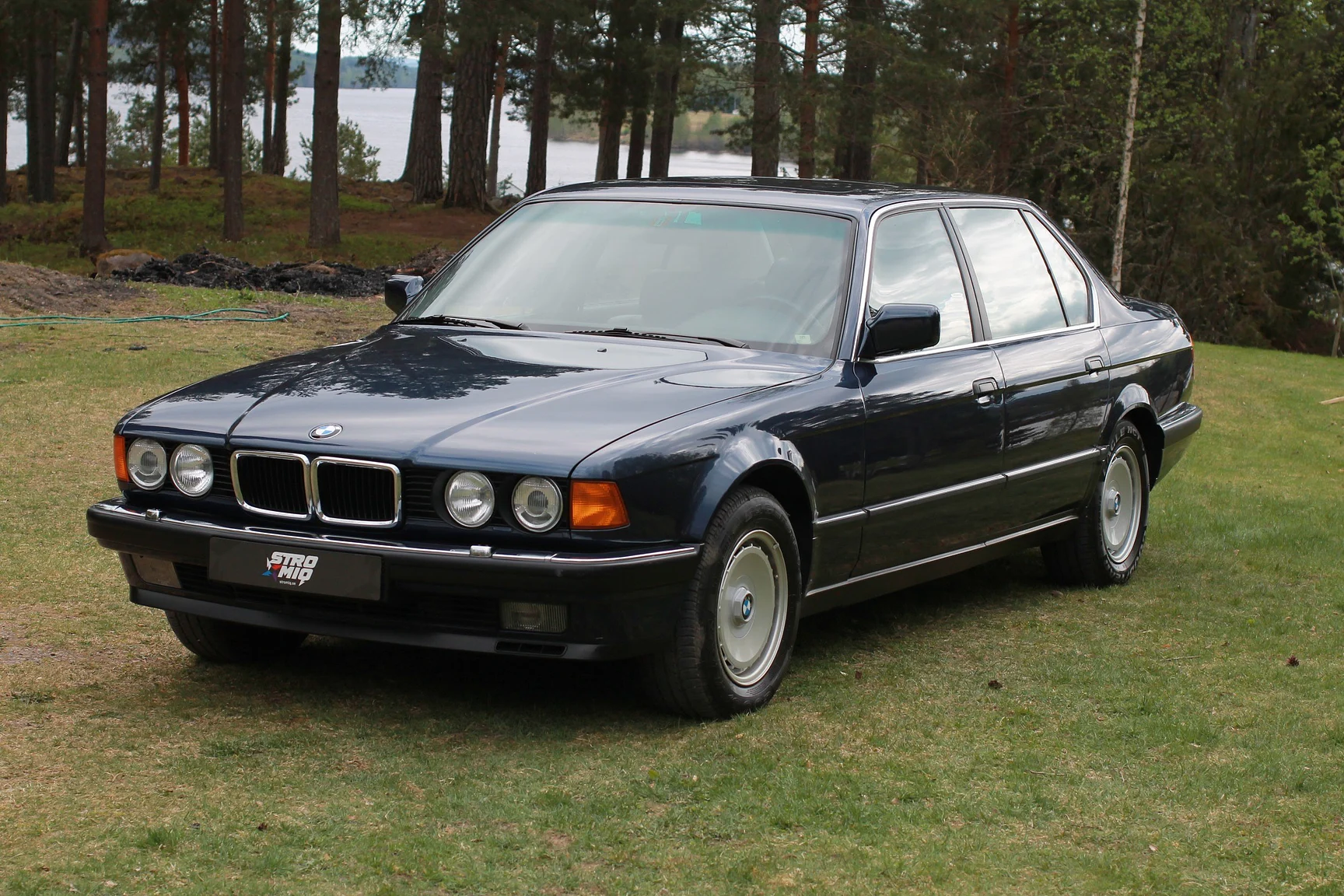 Exteriörbild på 1989 BMW 750iA (27)
