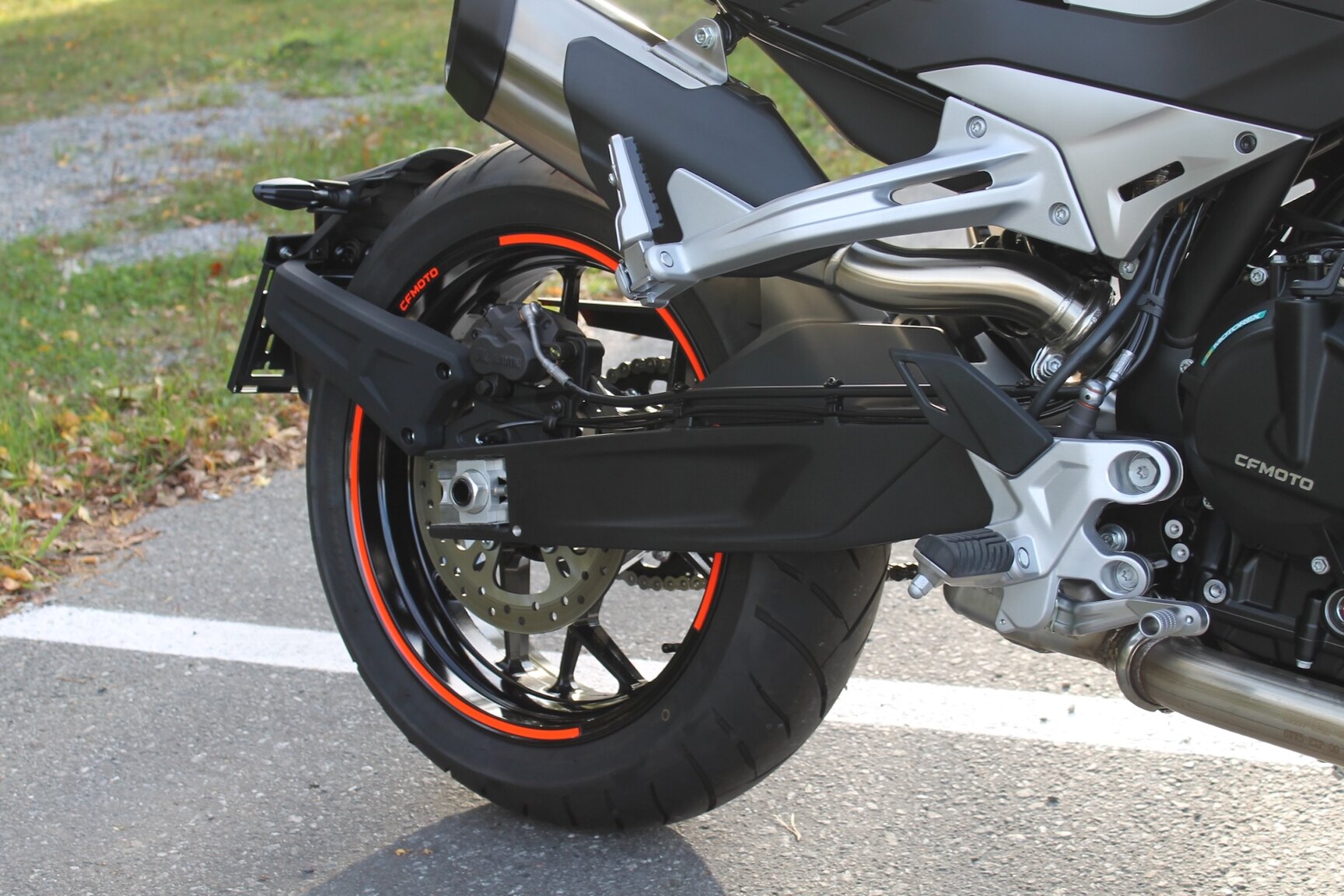 Exteriörbild på 2023 CFMOTO 800NK