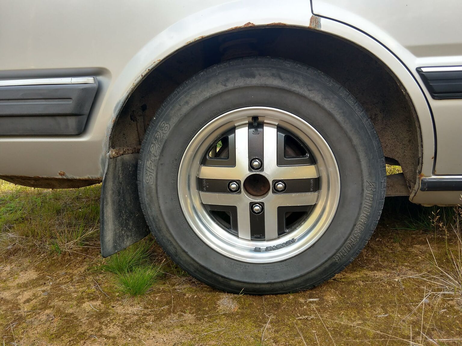 Exteriörbild på 1983 Datsun Laurel