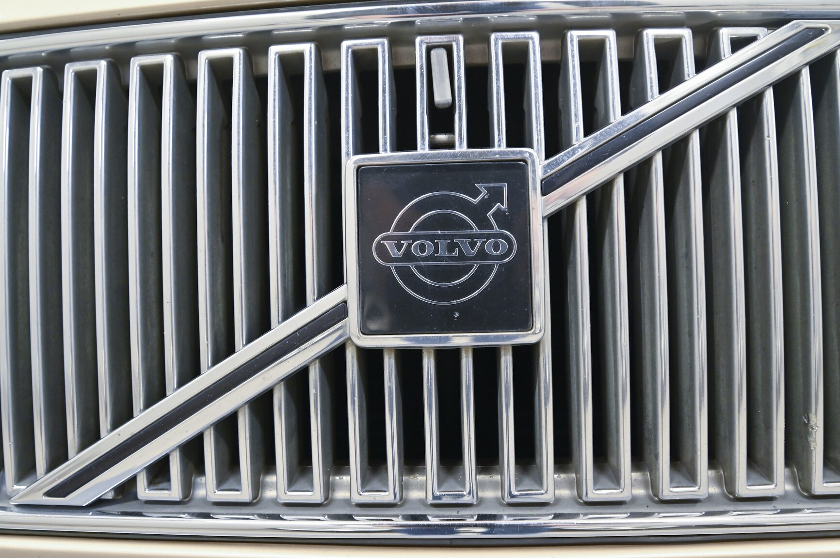 Exterior image of 1996 Volvo 855GLT