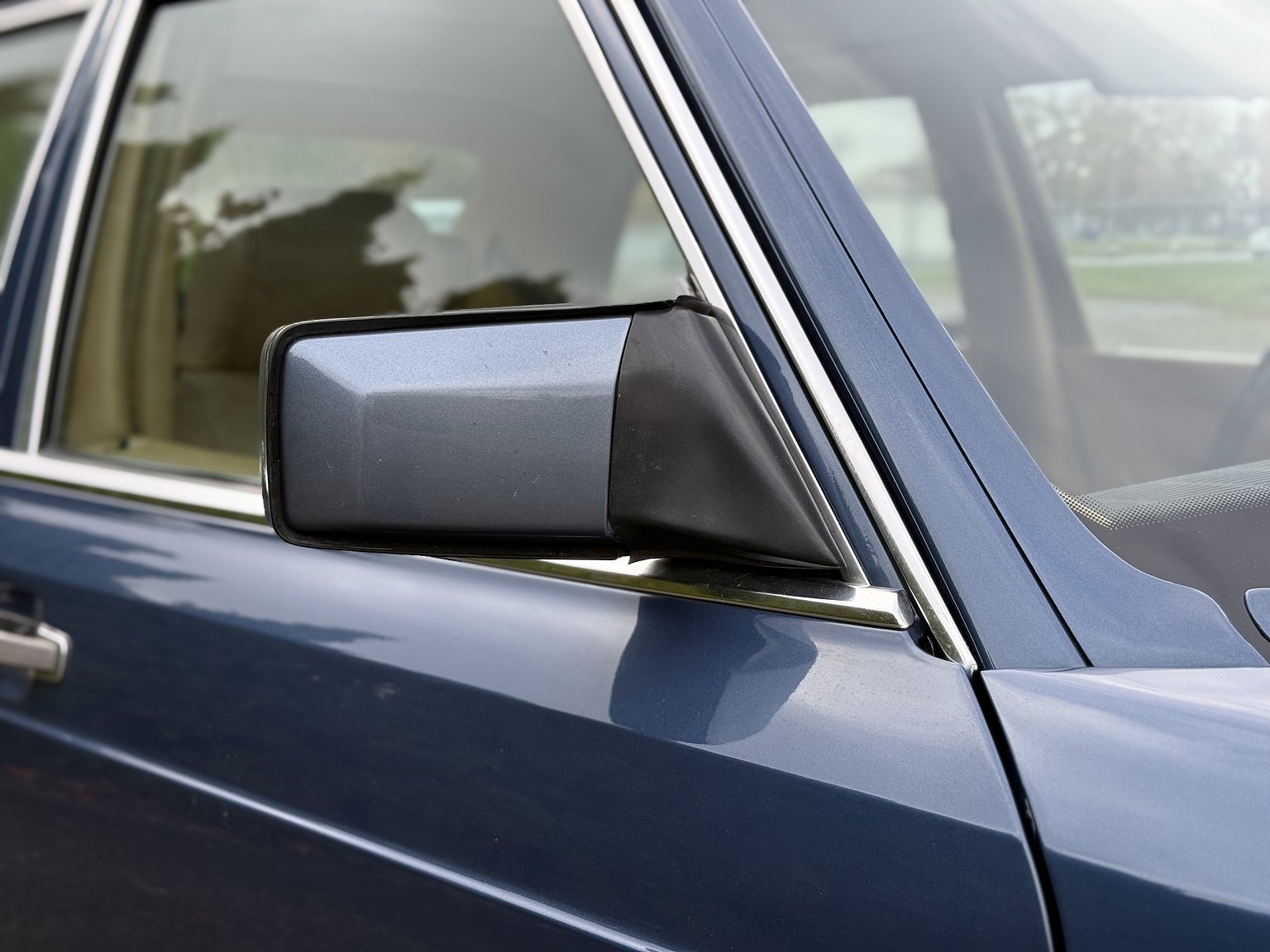 Exteriörbild på 1987 Mercedes-Benz 300 SE