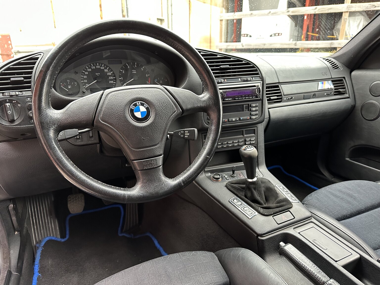 Innenraumfoto von 1996 BMW 328i Coupé E36 M-Sport