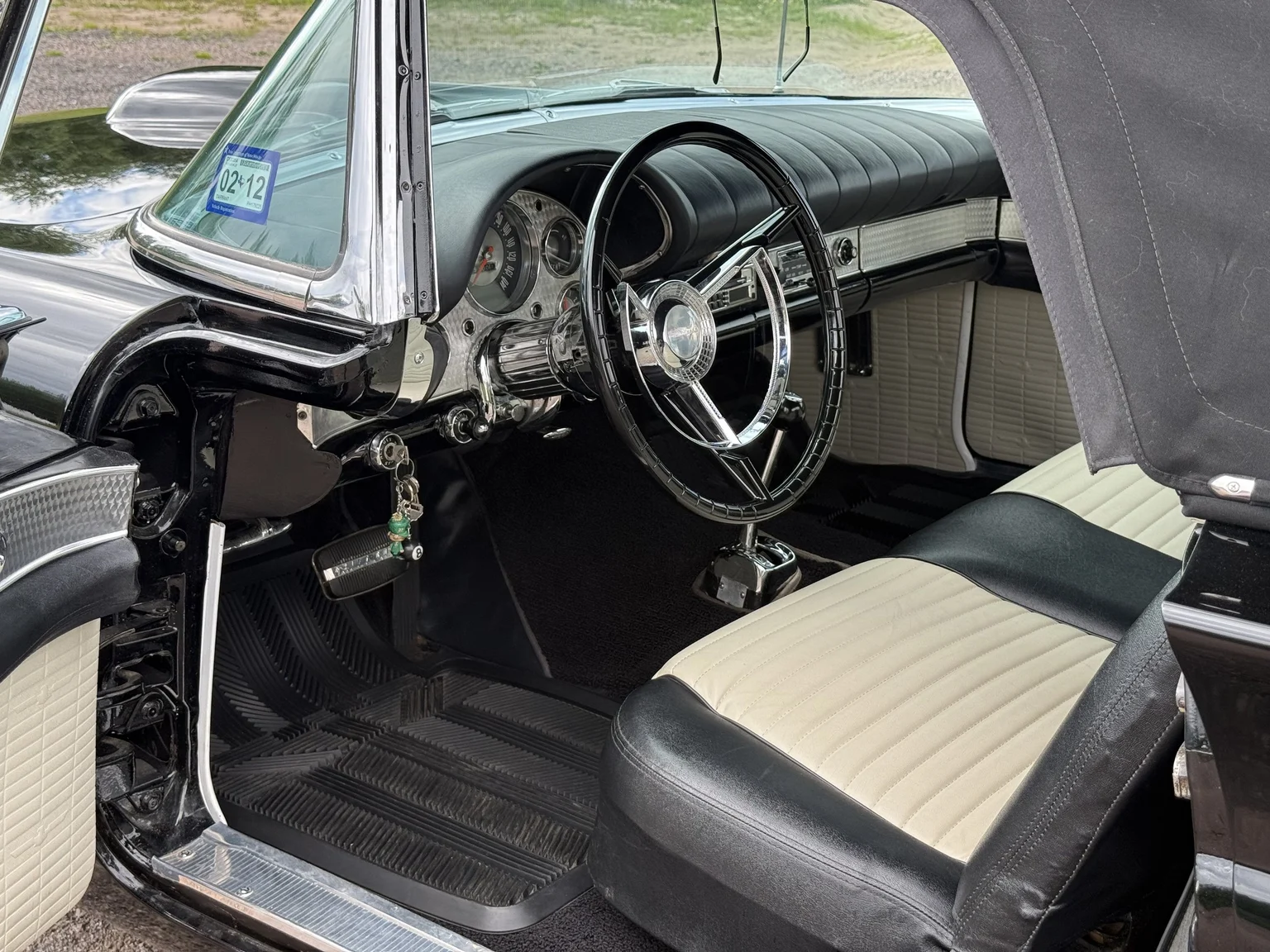 Innenraumfoto von 1957 Ford Thunderbird (1)
