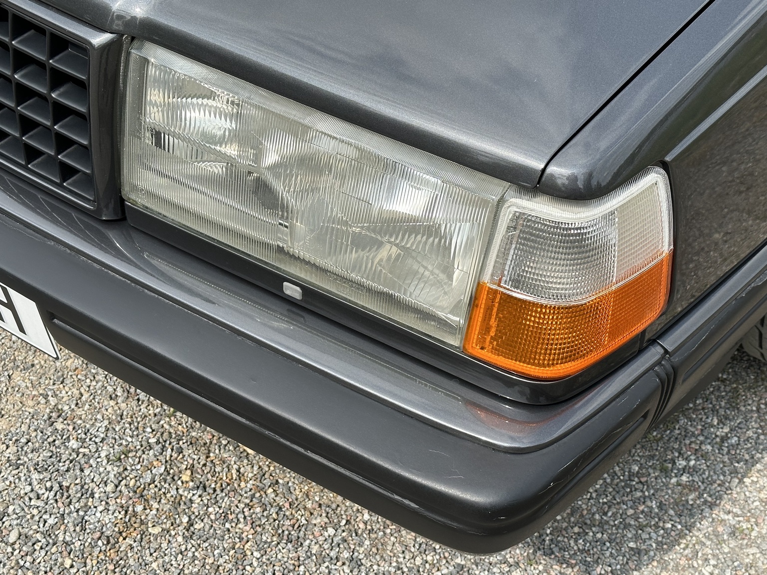 Exterior image of 1990 Volvo 740 Turbo 16s