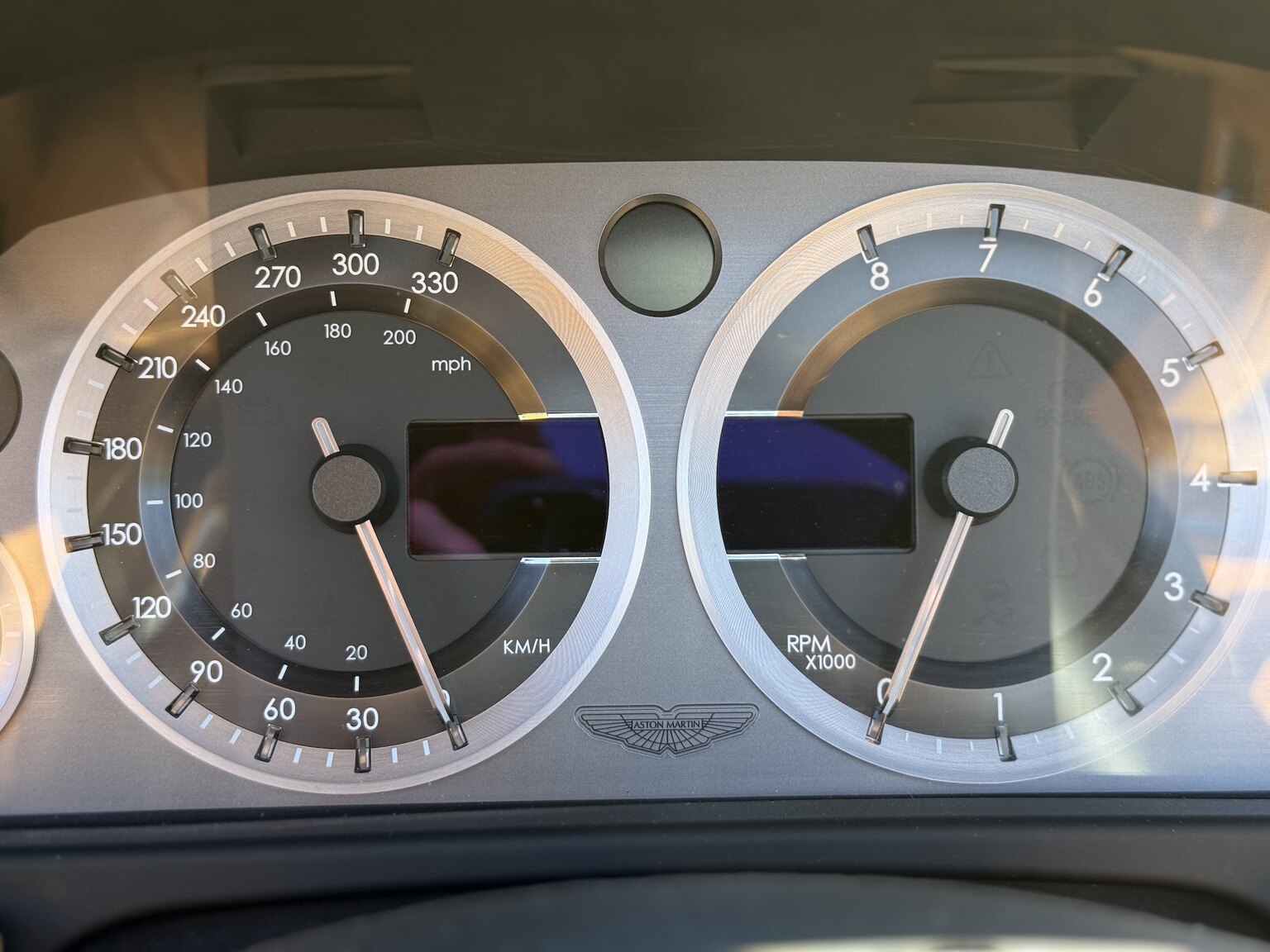 Interior image of 2015 Aston Martin DB9 Volante