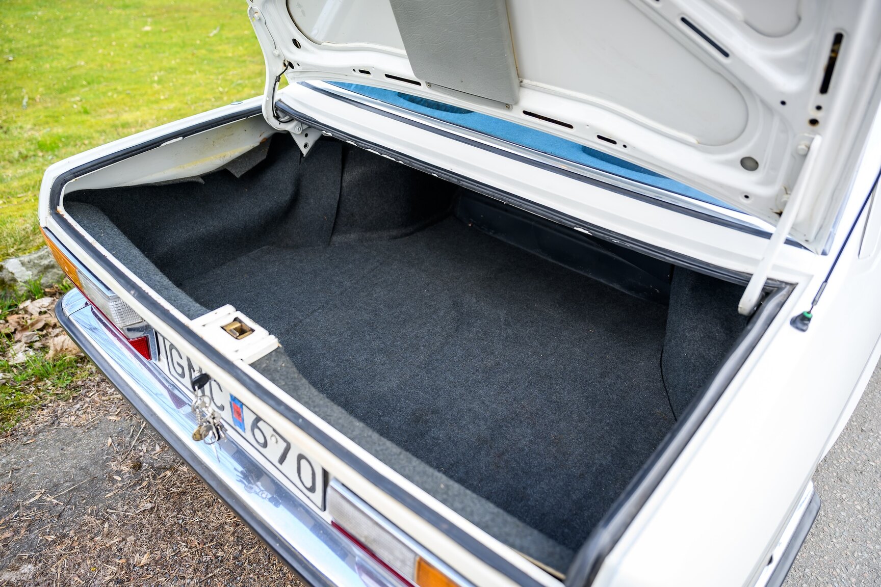 Interior image of 1986 BMW 520i