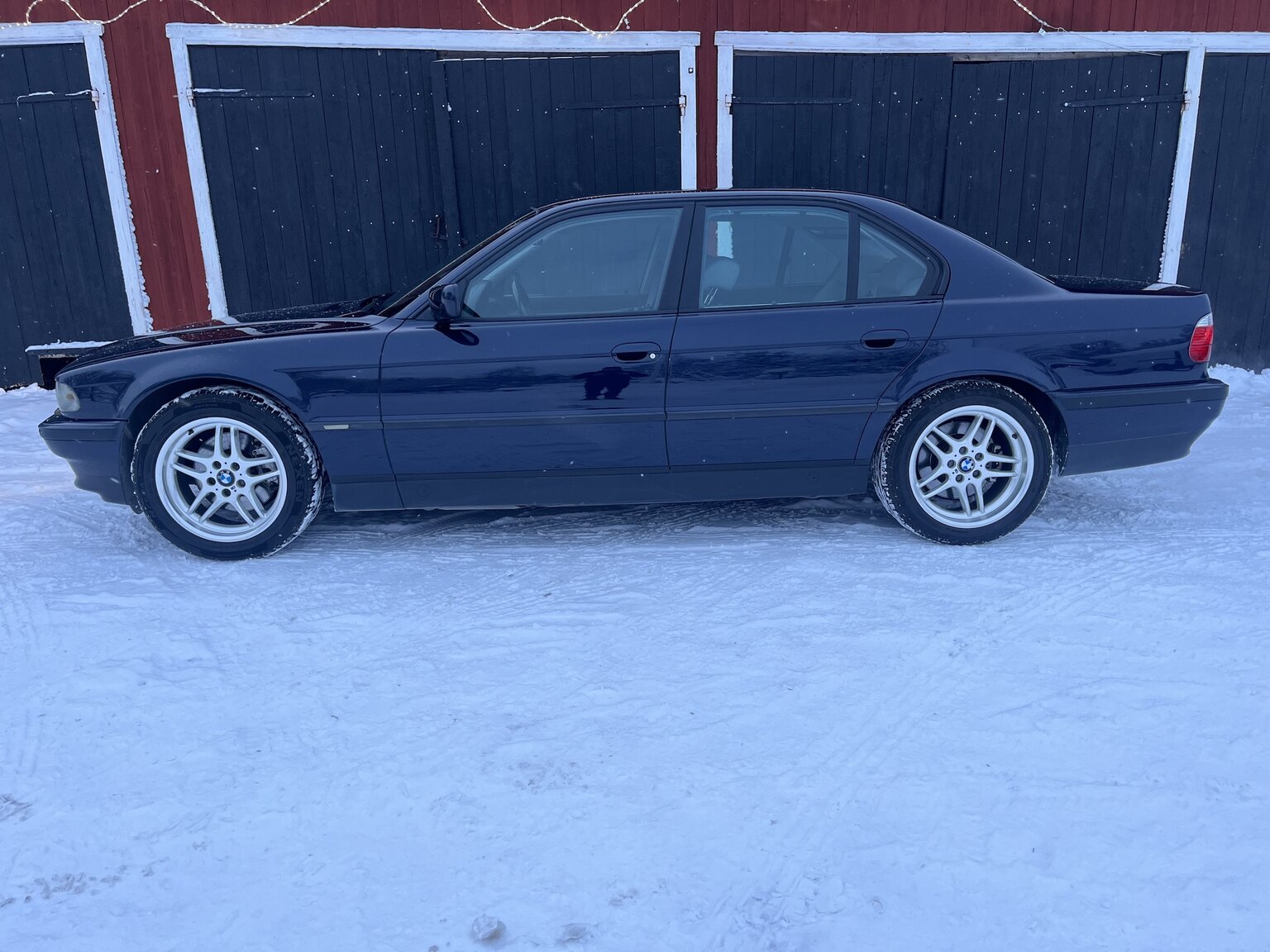Exteriörbild på 1996 BMW 750IA