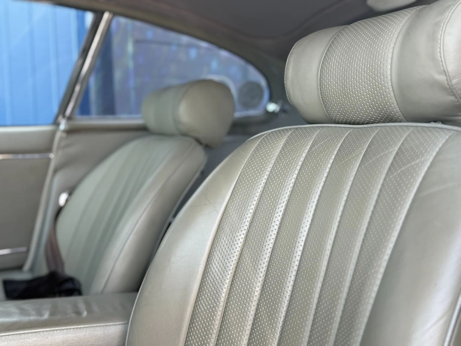 Interior image of 1969 Jaguar E-Type 4.2 Coupe (4)