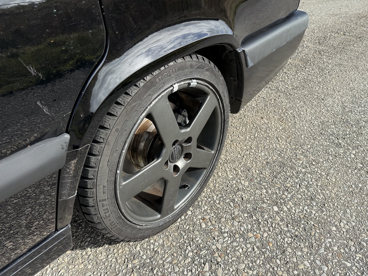 Exterior image of 1995 VOLVO 855 T5R T-5R