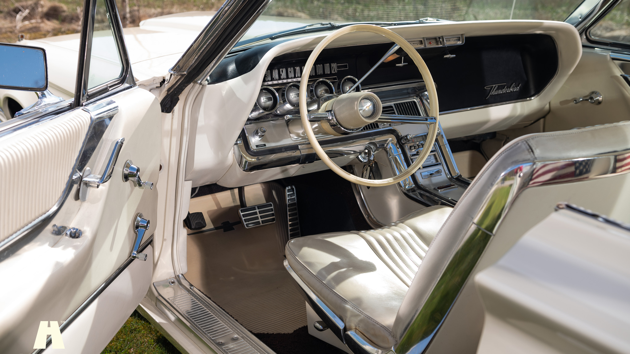 Interior image of 1964 Ford Thunderbird 6.4 HT (2)