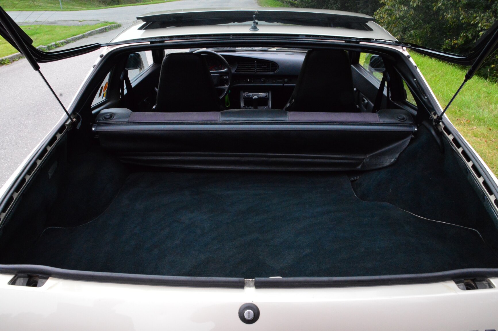 Innenraumfoto von 1986 Porsche 944 Coupé