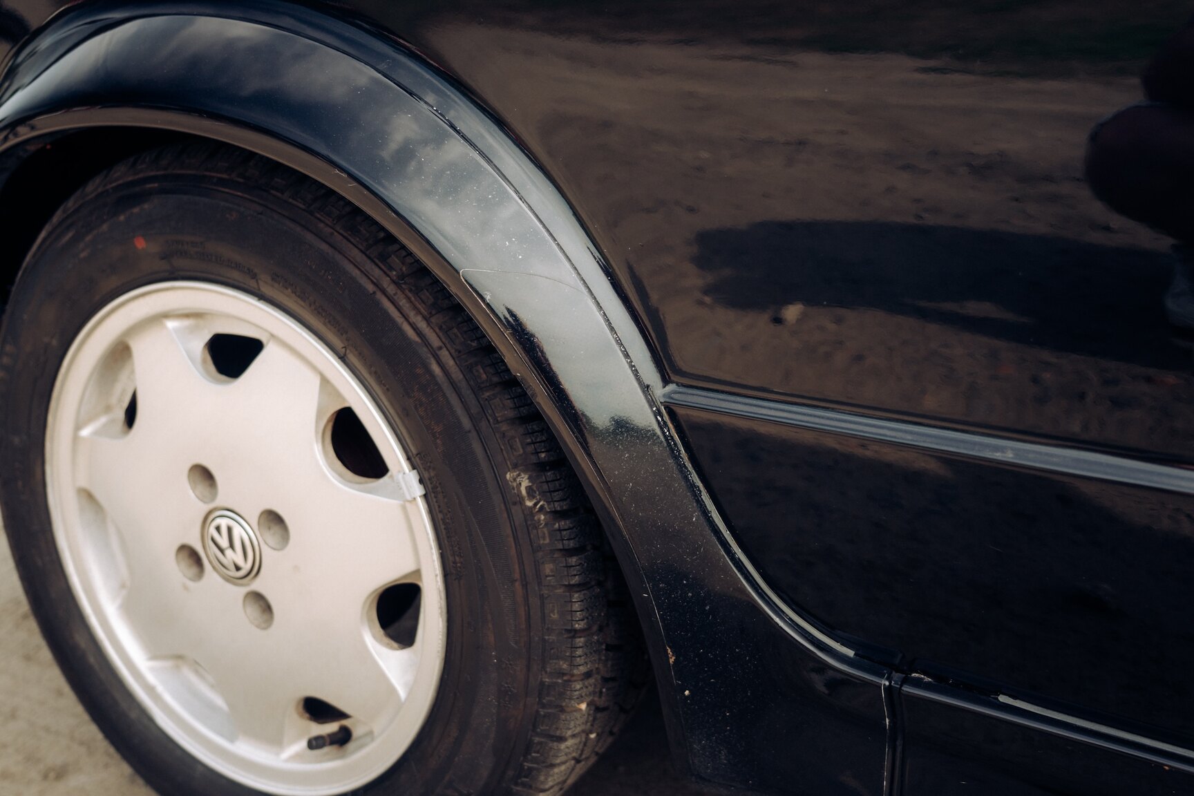 Exterior image of 1991 VW Golf Cabriolet "Etienne Aigner Edition"