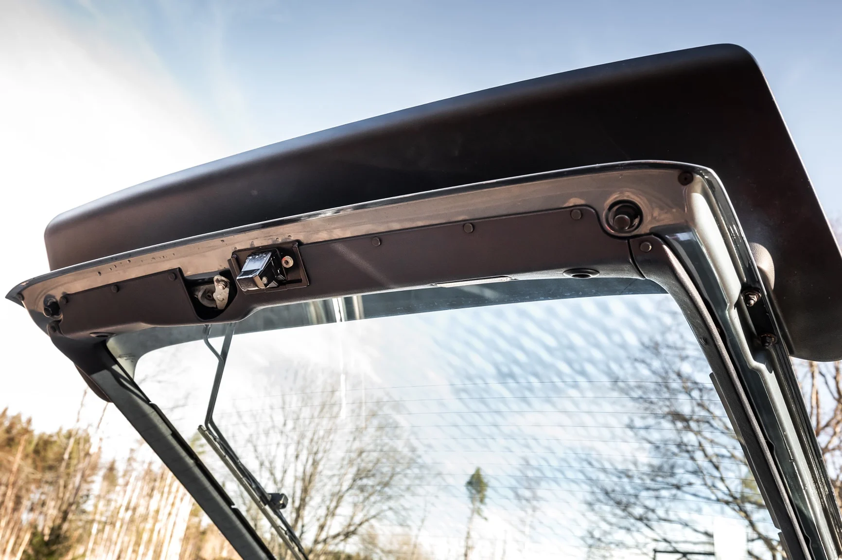 Interior image of 1988 Porsche 928 S4 (25)