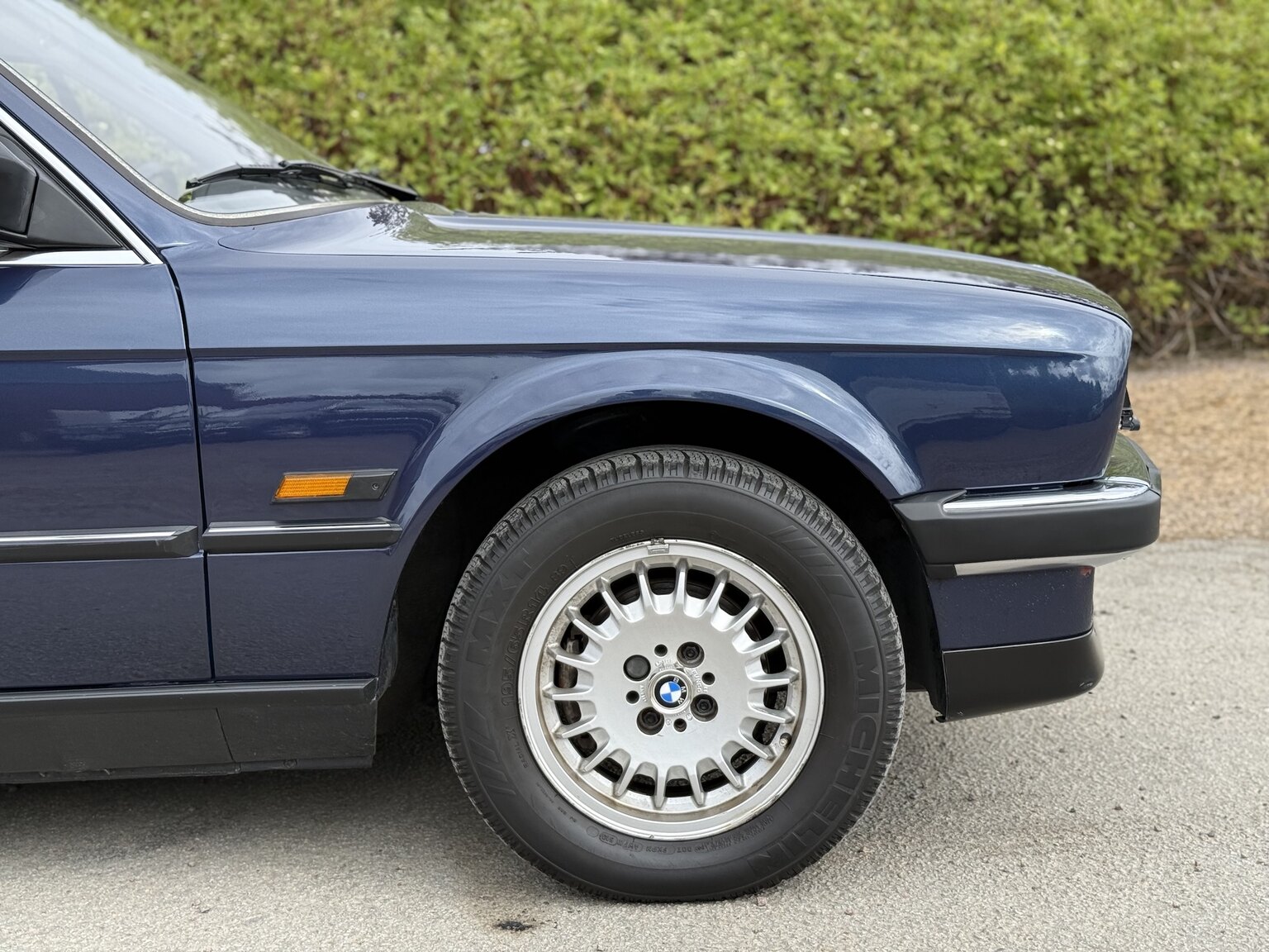 Exterior image of 1987 BMW 325i Convertible