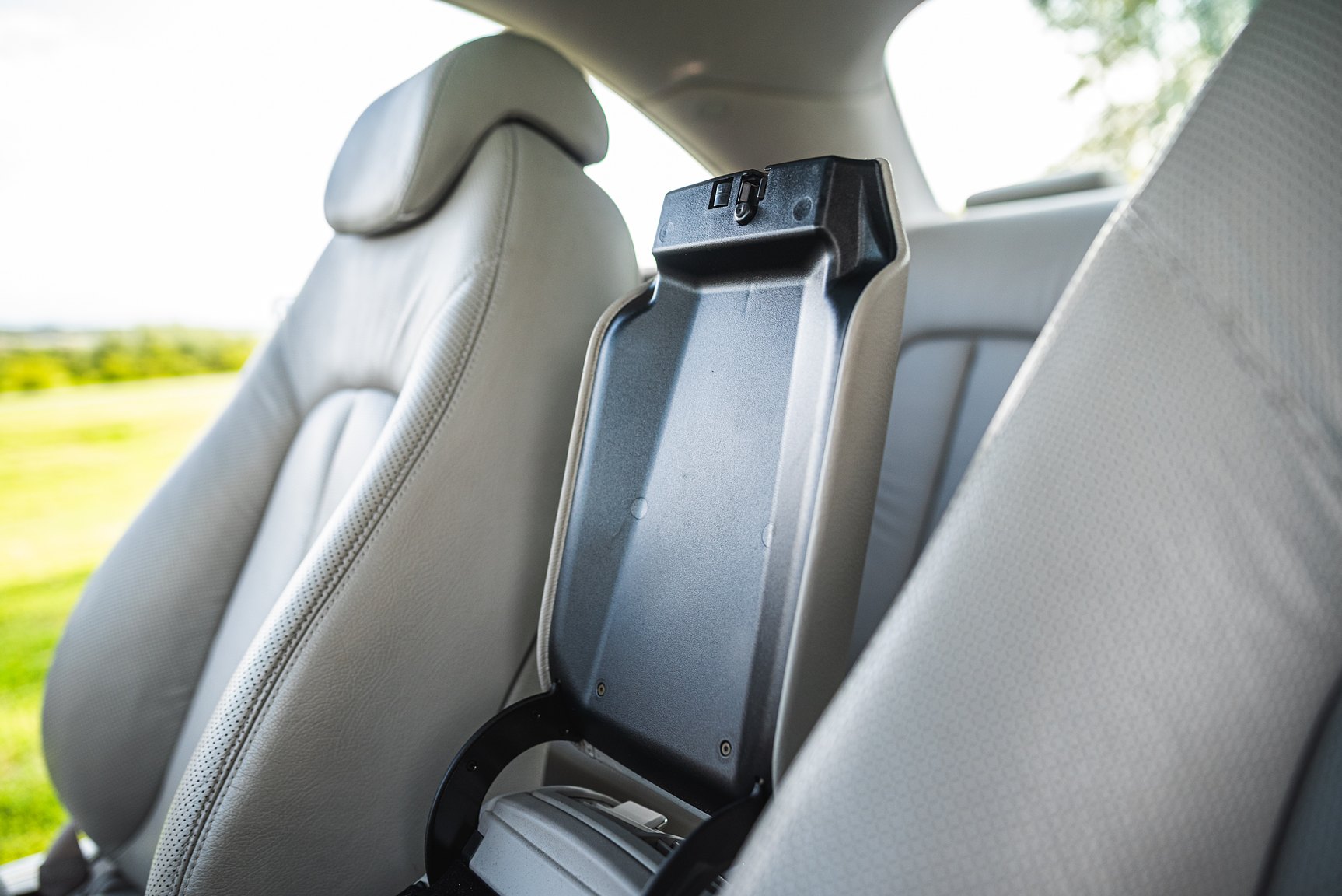 Interior image of 2000 Mercedes-Benz CL 500
