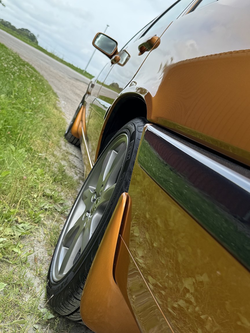 Exterior image of 1996 Volvo 850 R