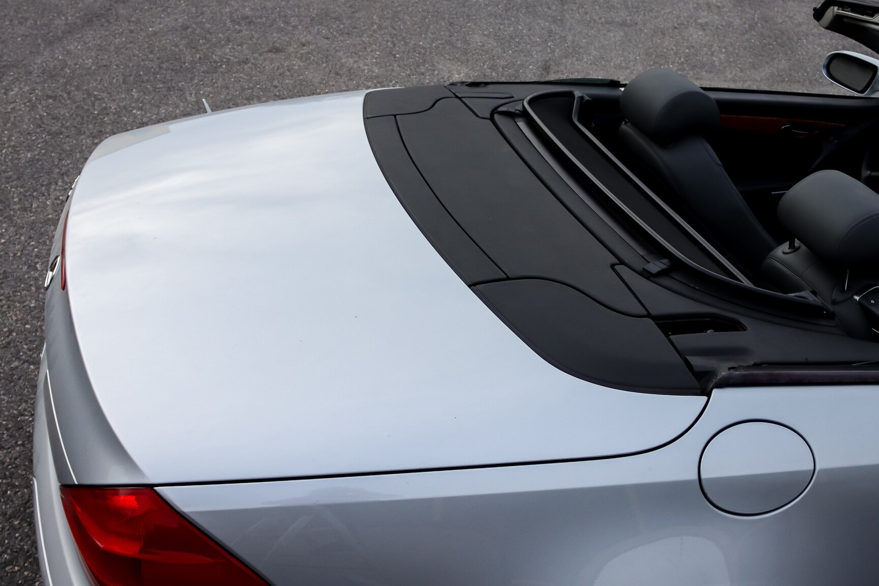 Exterior image of 2006 Mercedes-Benz SL 500