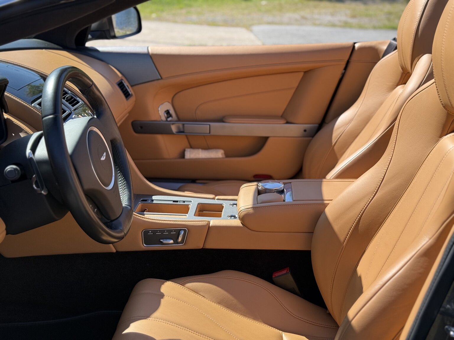 Interiörbild 2015 Aston Martin DB9 Volante