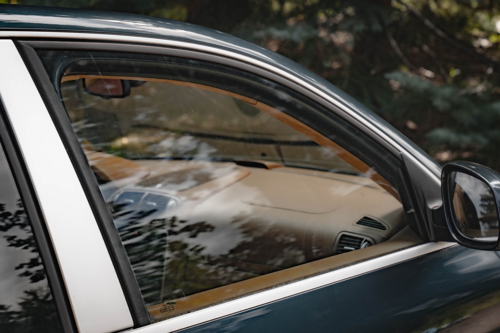 Exterior image of 2005 Porsche Cayenne Turbo WLS