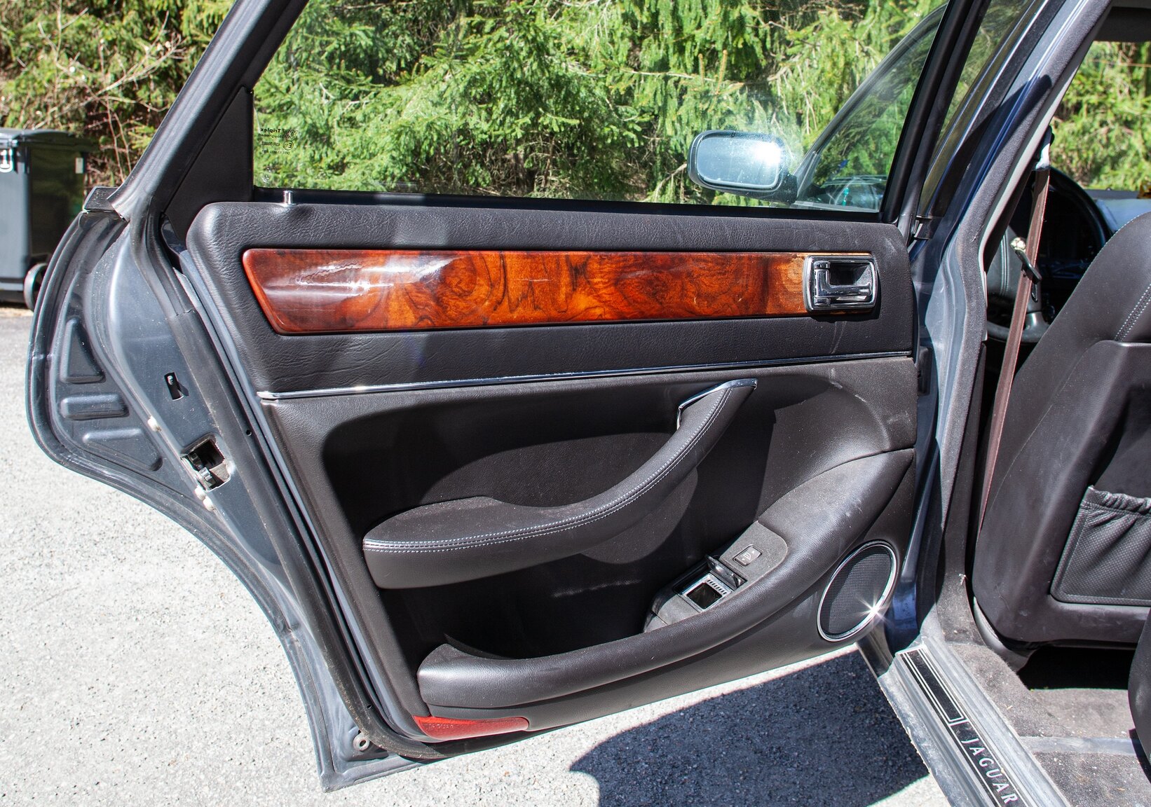 Interior image of 1997 Jaguar XJ6 3.2