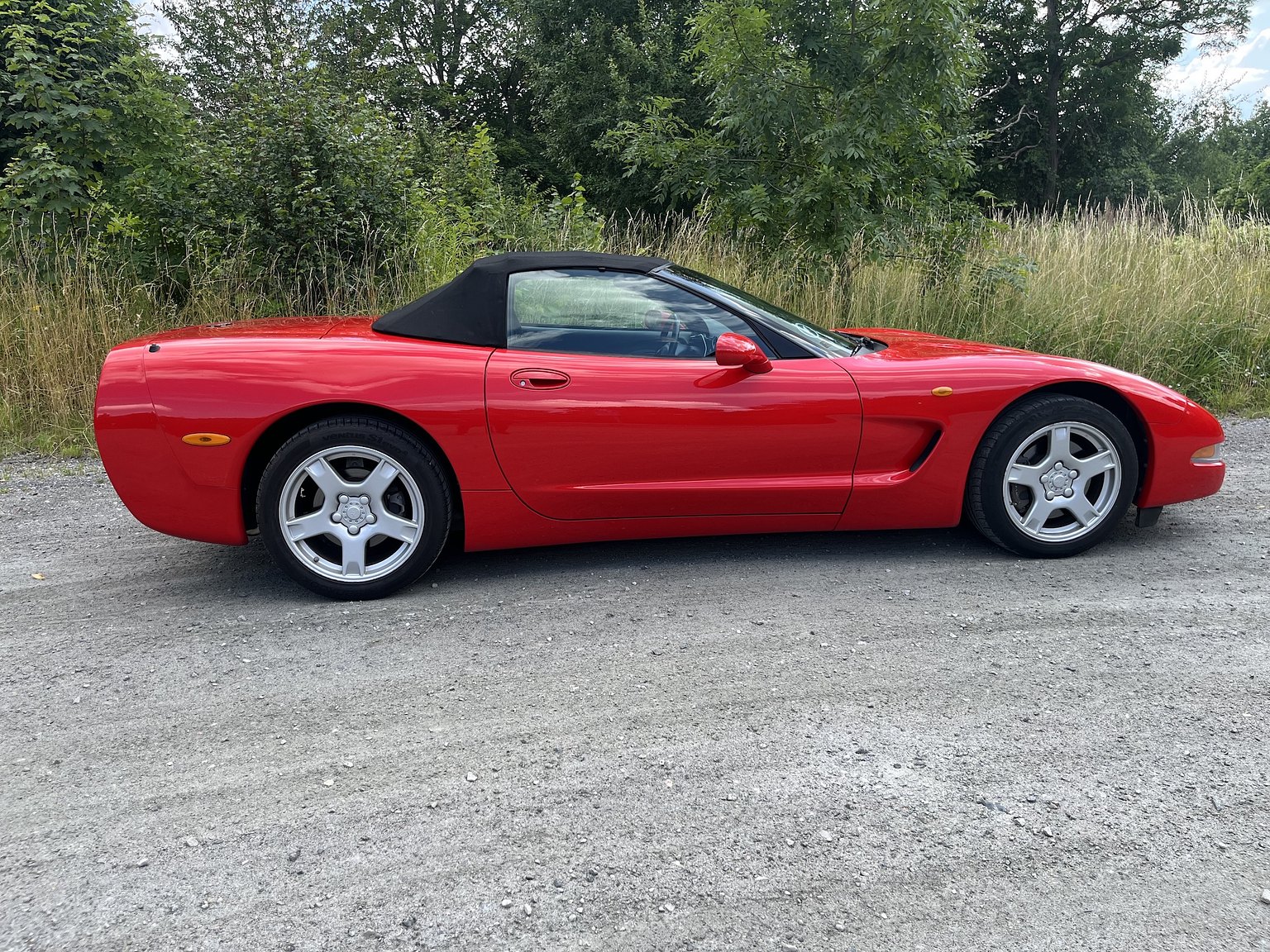 Exterior image of 2000 Chevrolet Corvette Cabriolet