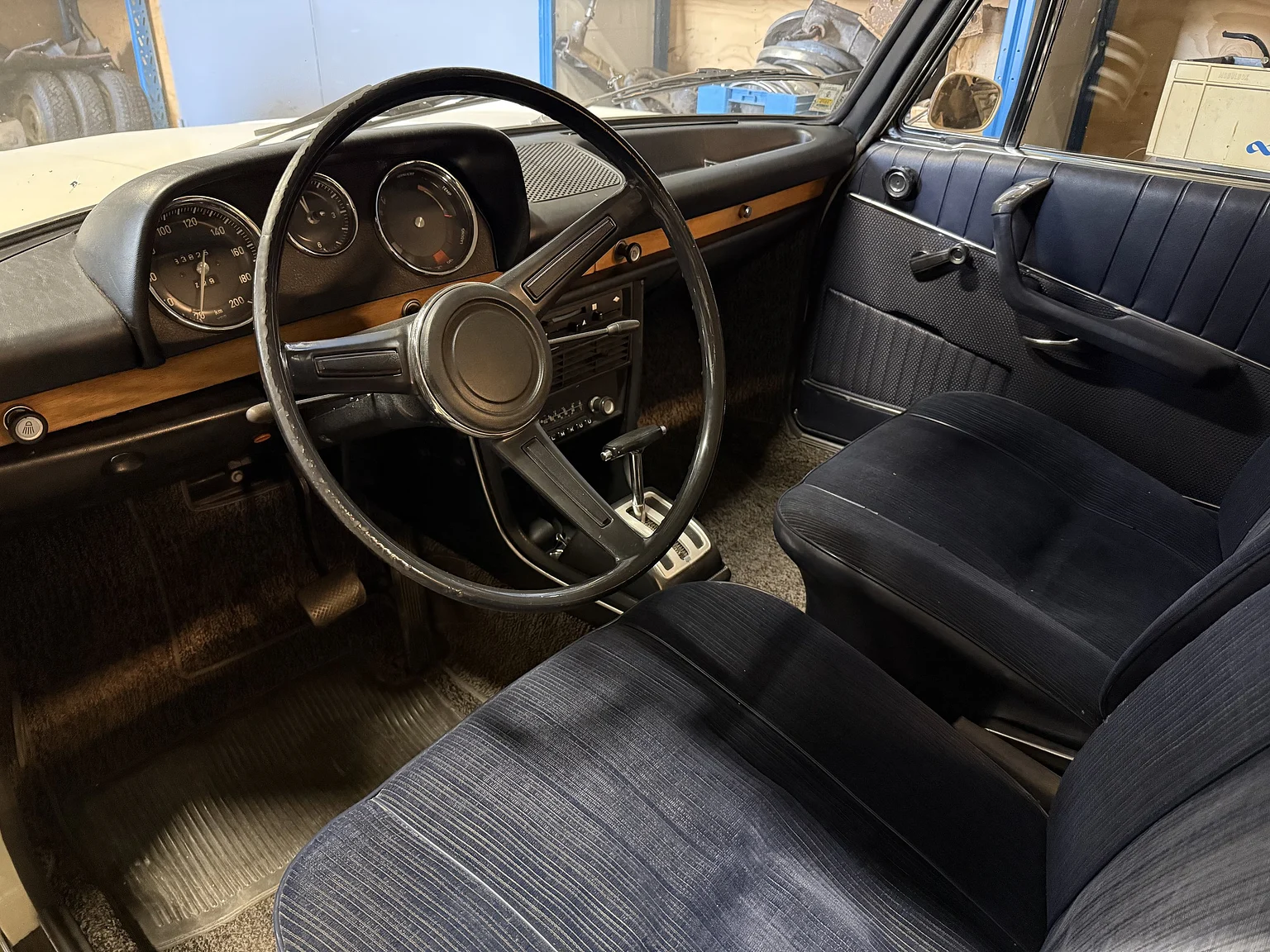 Interiörbild 1970 BMW New Class 4-dörrars Sedan (21)