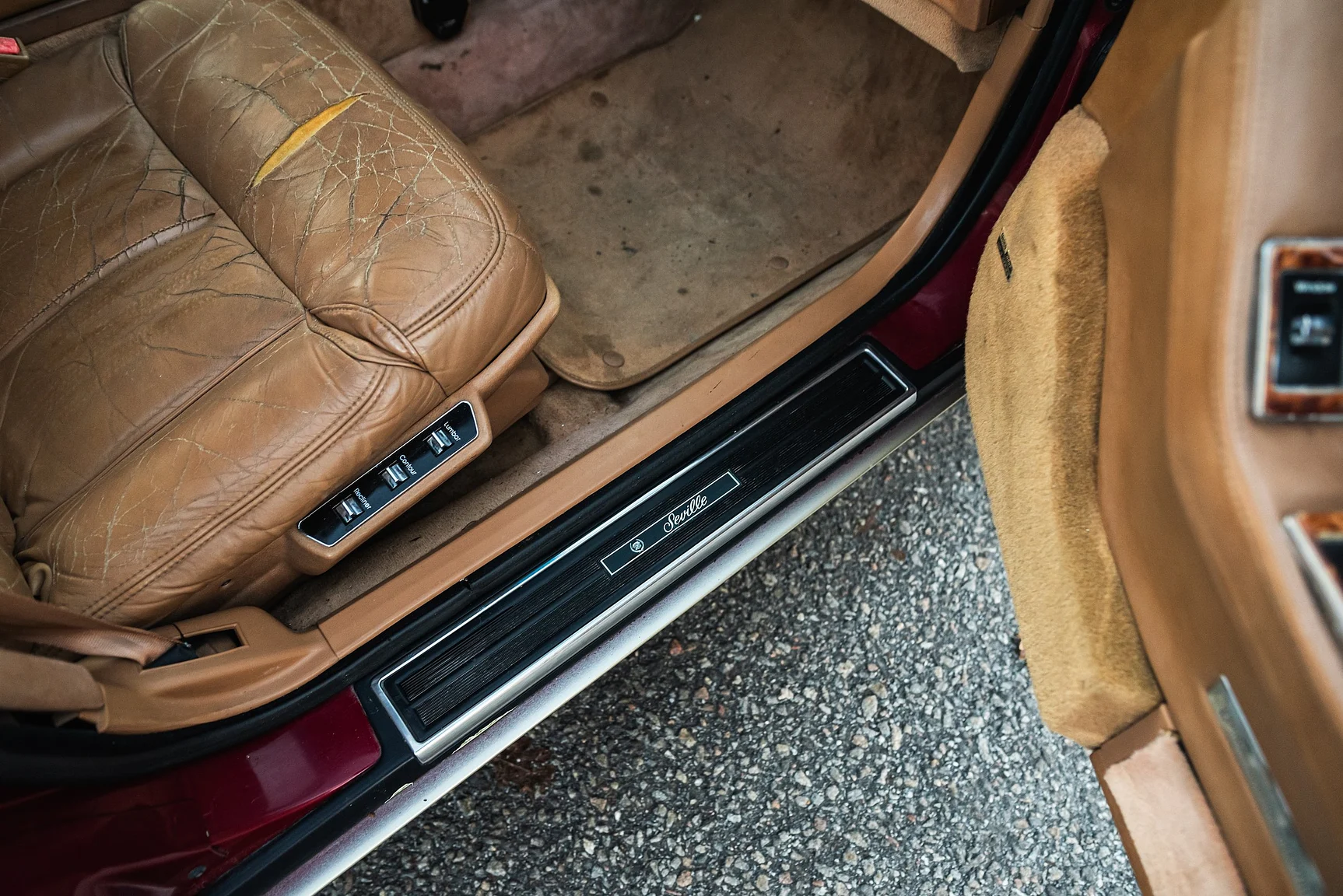 Interior image of 1989 Cadillac Seville (40)
