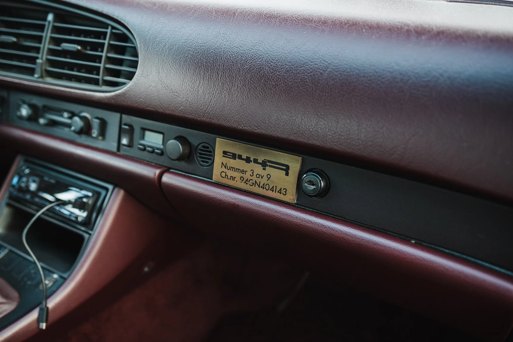 Interior image of 1986 Porsche 944R (32)