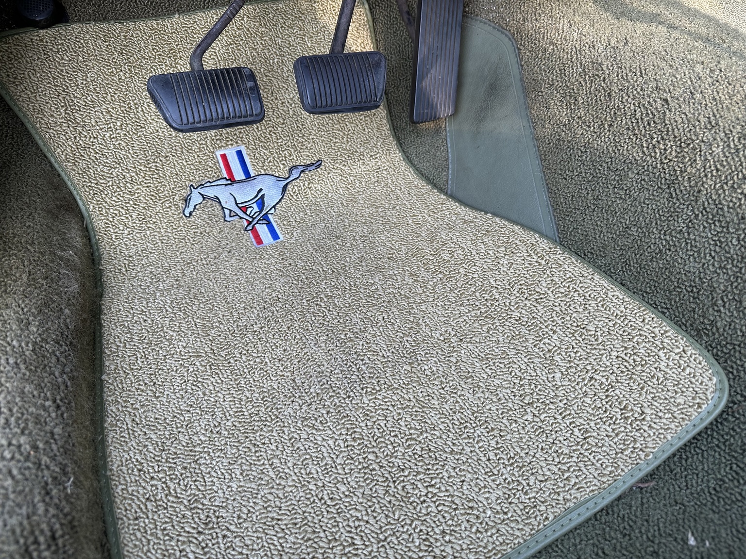Interior image of 1965 Ford Mustang 289 Cabriolet