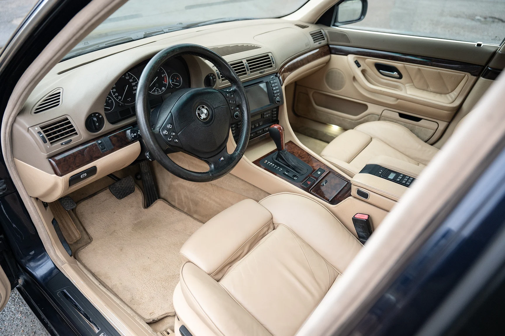 Interior image of 1996 BMW 740 iA - NO RESERVE (1)