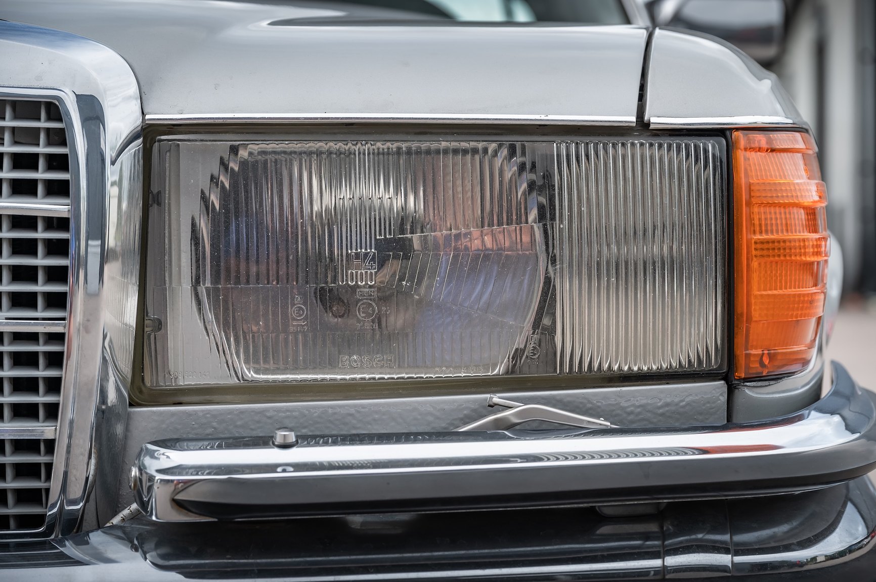 Exteriörbild på 1975 Mercedes-Benz 280 SE 