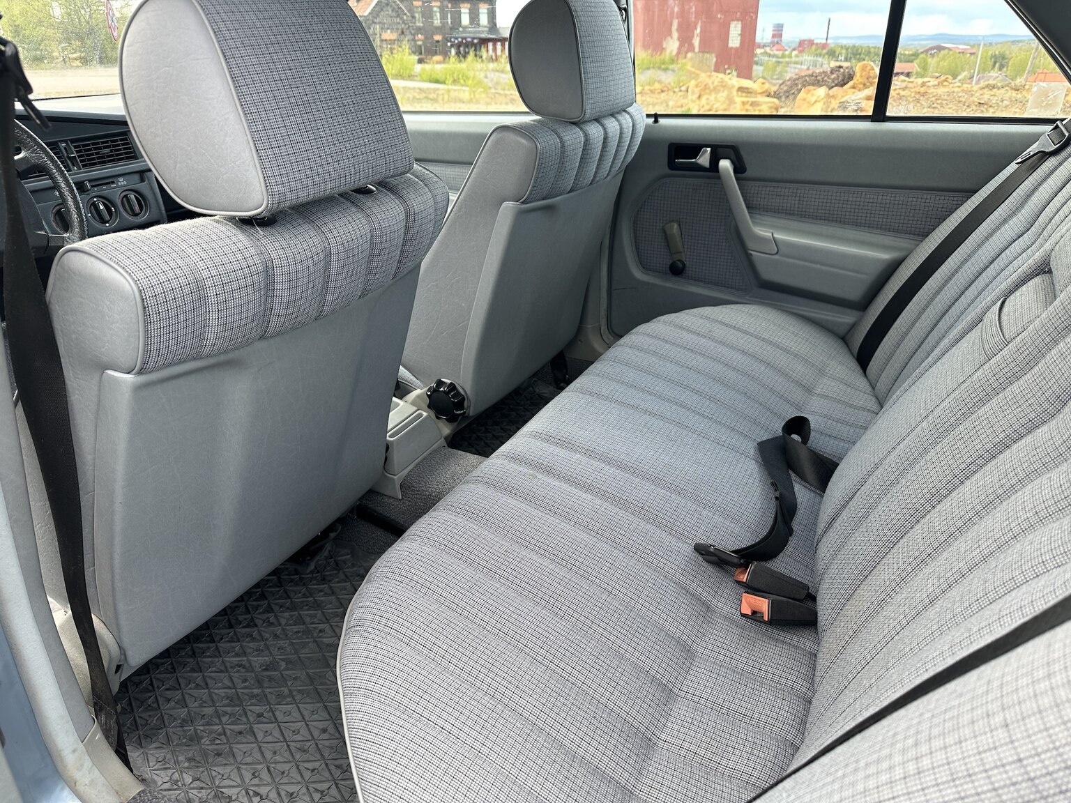 Interior image of 1988 Mercedes-Benz 190 E