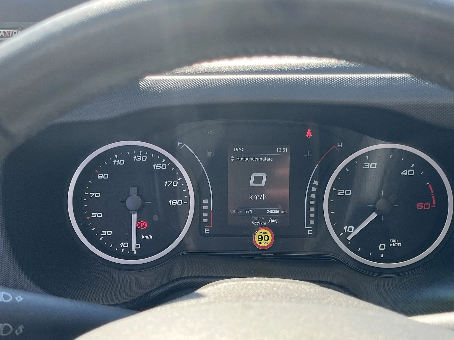 Exteriörbild på 2022 Iveco Daily 70-180 chassis Biltransport (3)