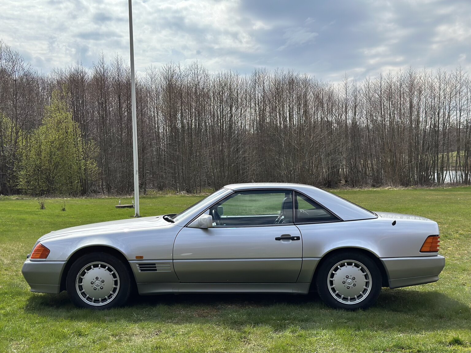 Exterior image of 1992 Mercedes-Benz SL 500 (65)