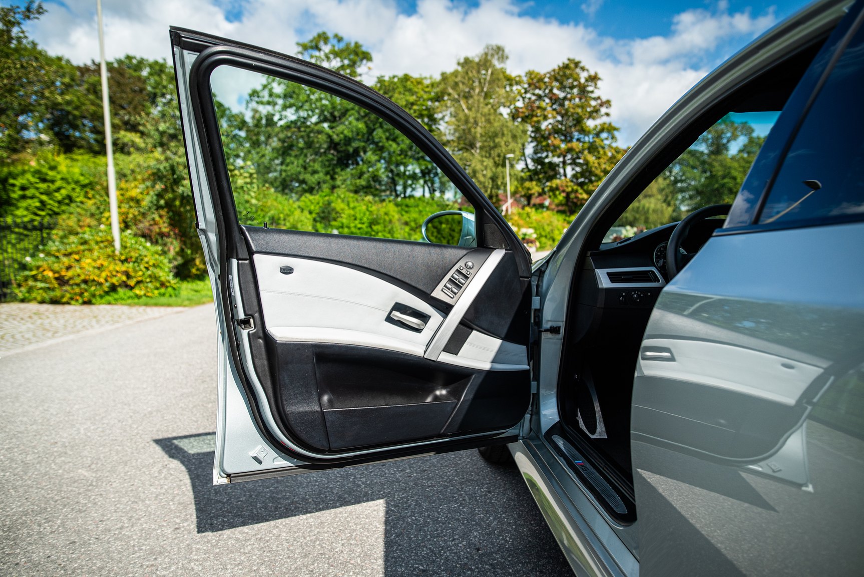 Interior image of 2006 BMW E60 M5