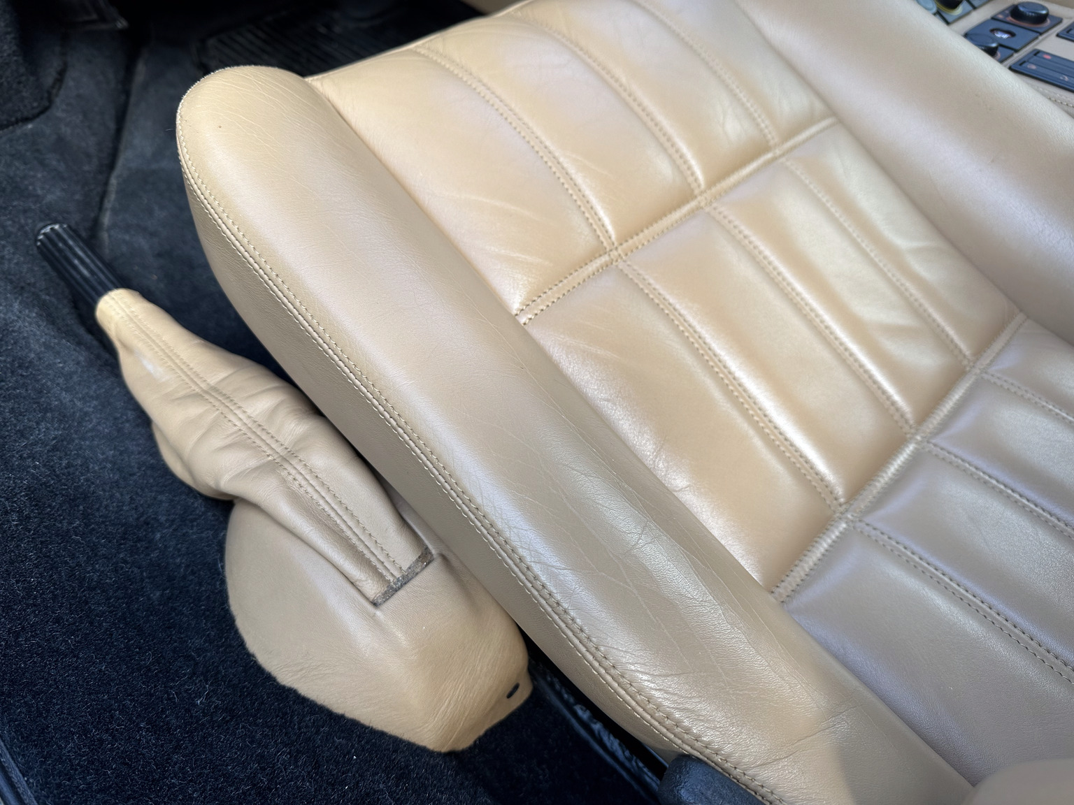 Interiörbild 1988 Ferrari 328 GTB