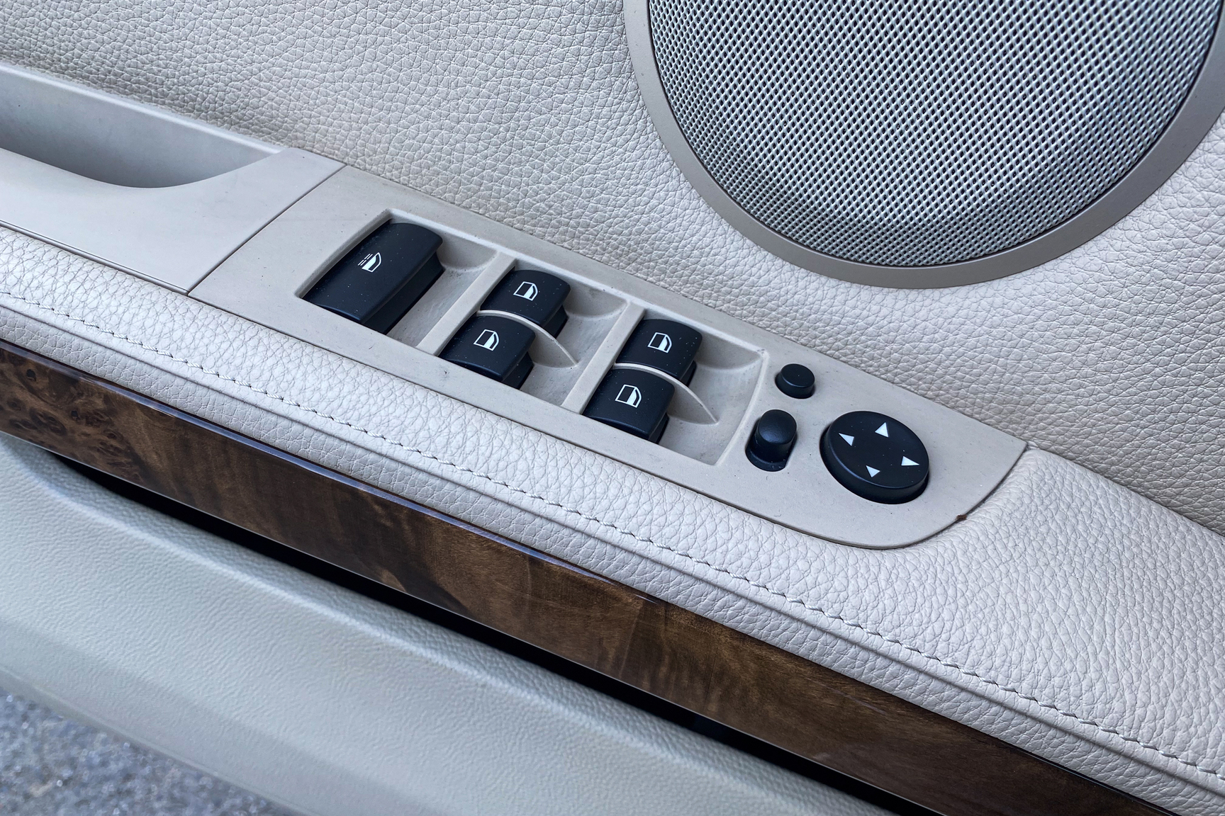 Interior image of 2007 BMW 335i Cabriolet (28)