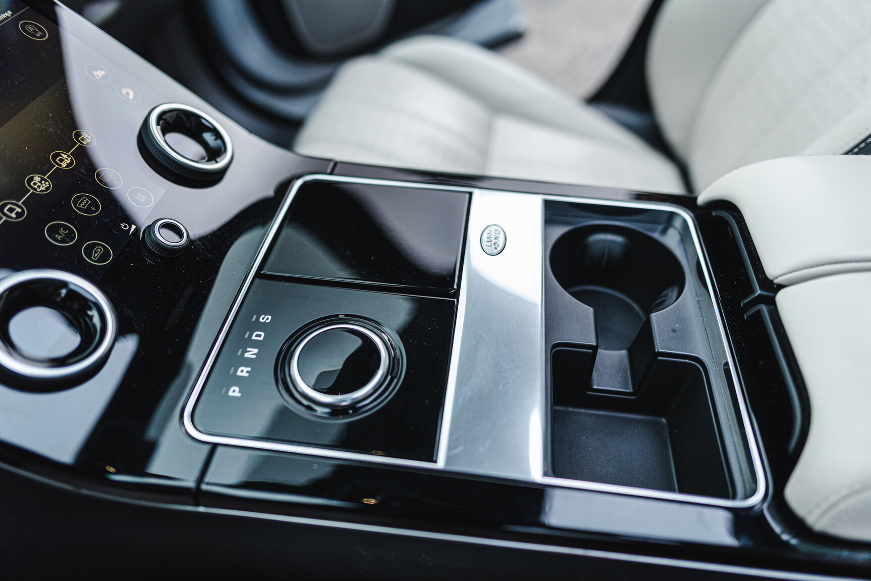 Interior image of 2018 Range Rover Velar D300 AWD HSE