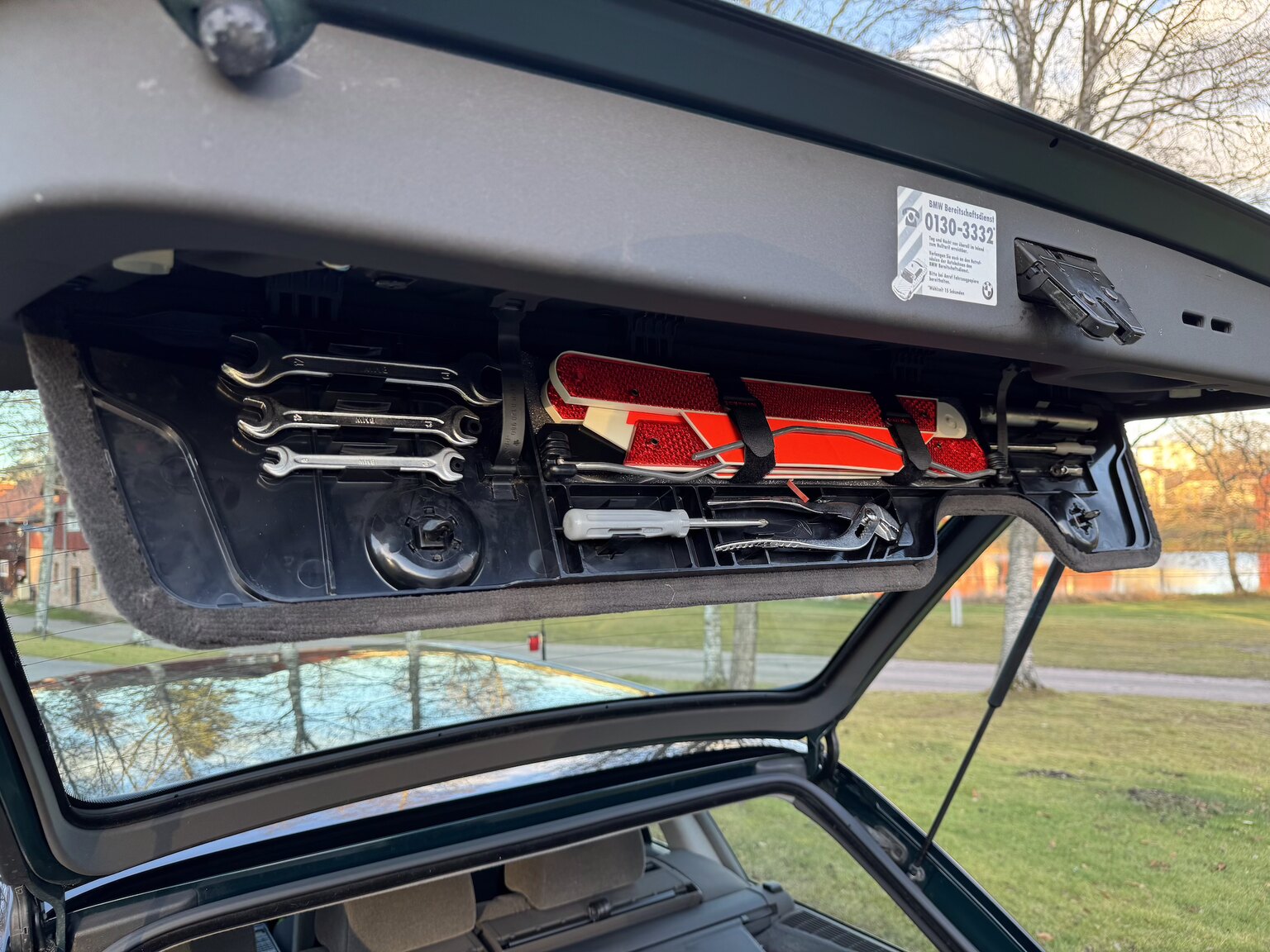 Interior image of 1996 BMW 520i Touring