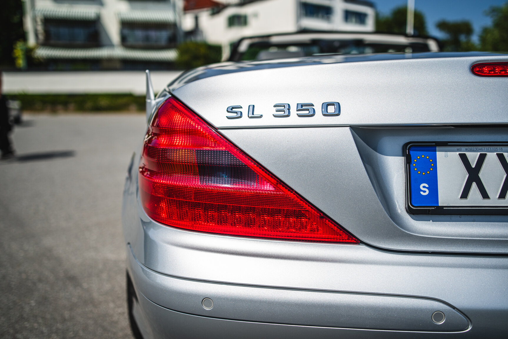Exterior image of 2006 Mercedes-Benz SL 350