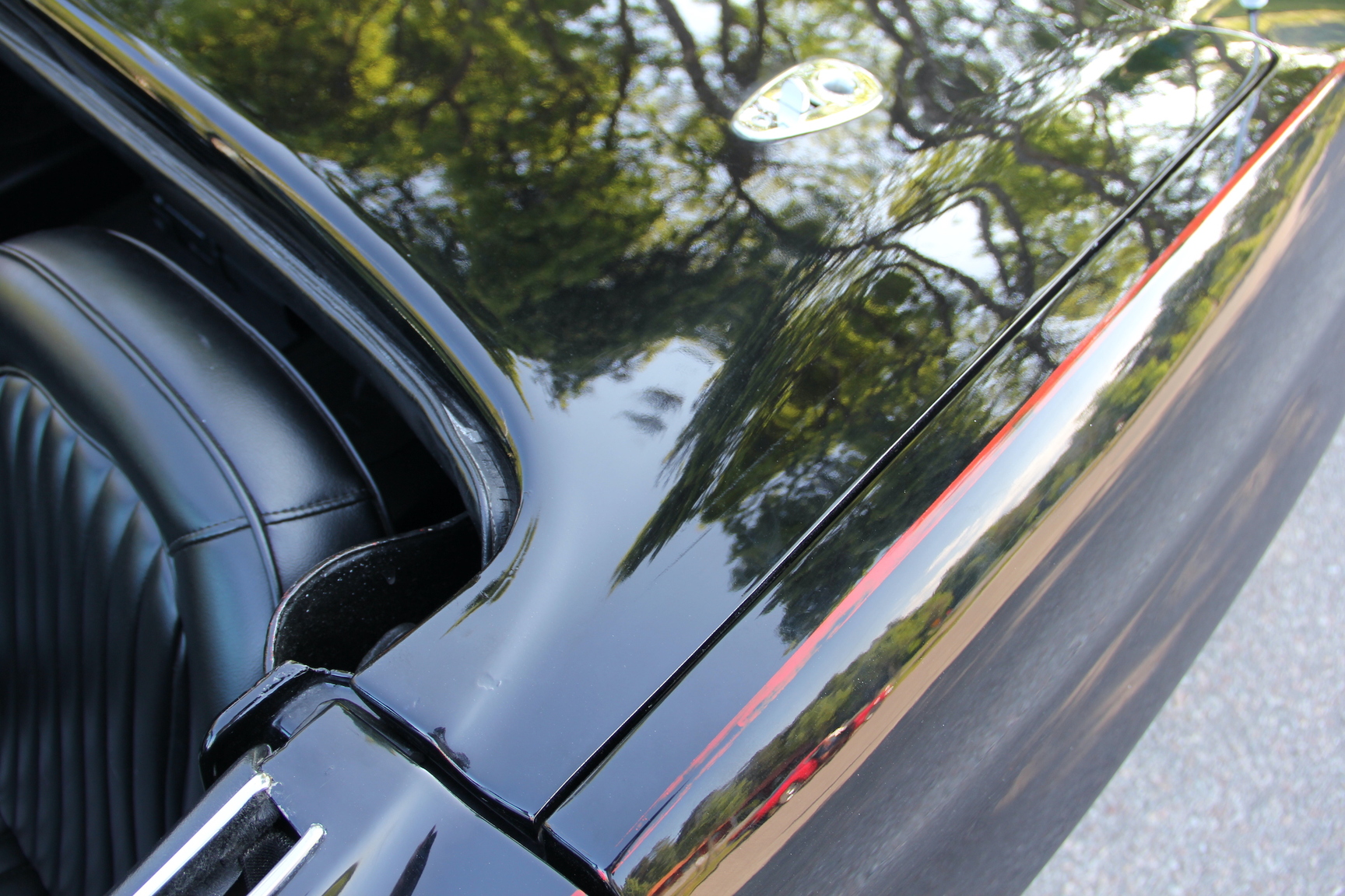 Exterior image of 1964 Corvette C2 Stingray Cabriolet (52)