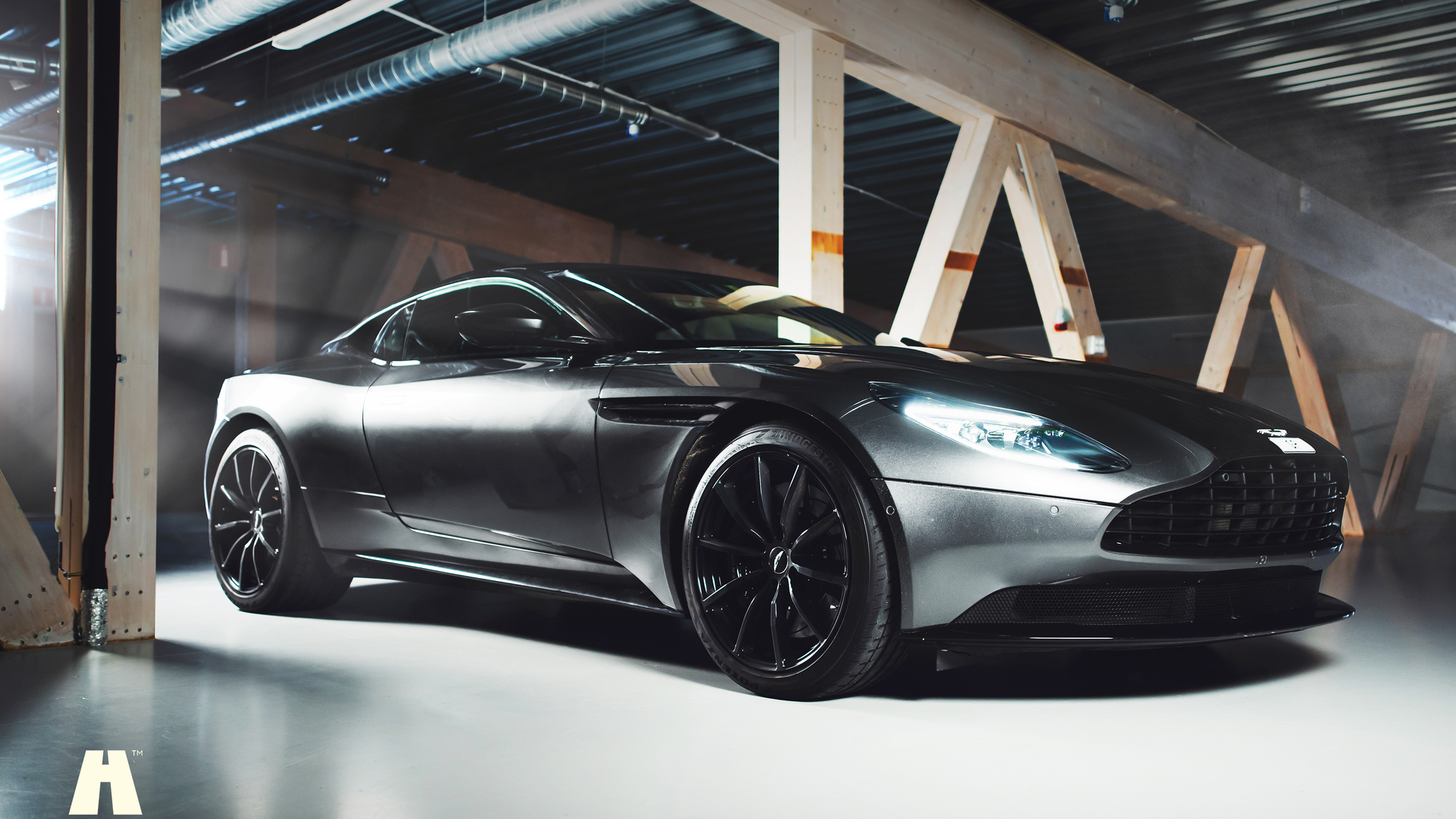 Exteriörbild på 2019 Aston Martin DB11 AMR (1)