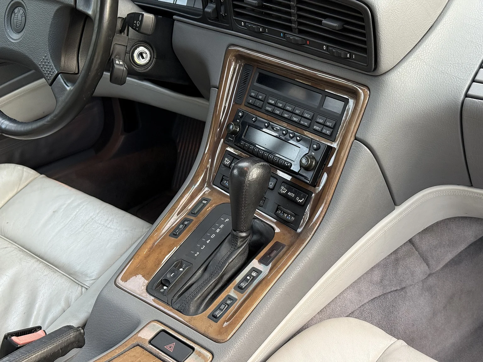 Interior image of 1994 BMW 840Ci (35)