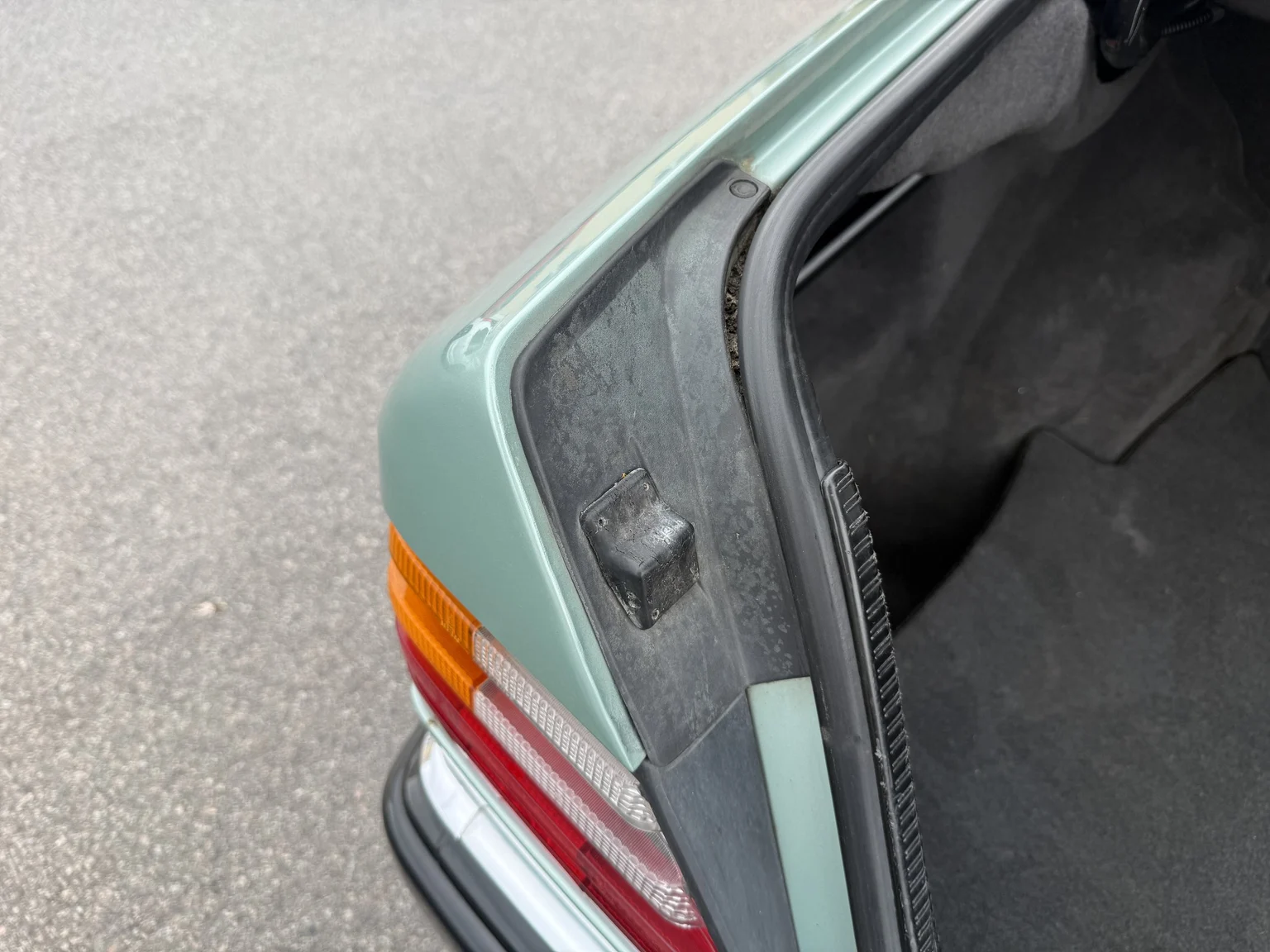 Innenraumfoto von 1991 Mercedes-Benz 300 E 4MATIC (52)