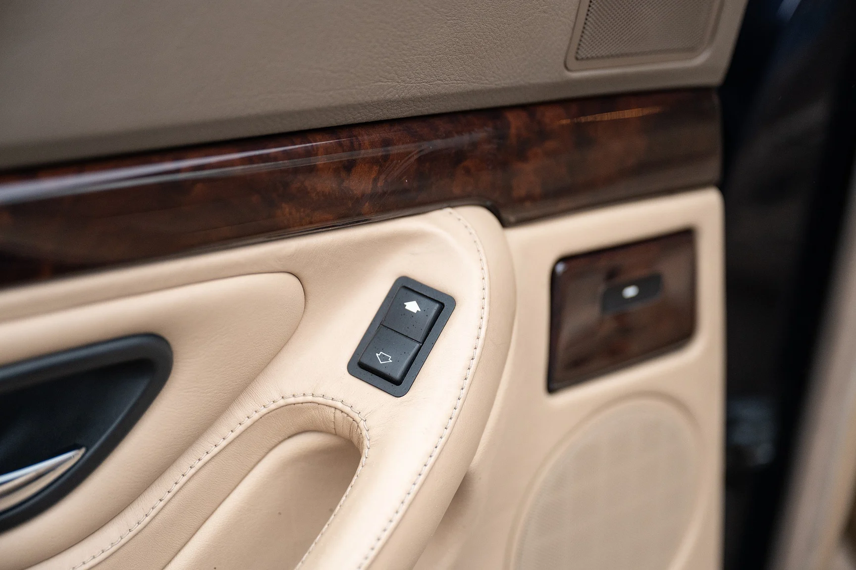 Interior image of 1996 BMW 740 iA - NO RESERVE (21)