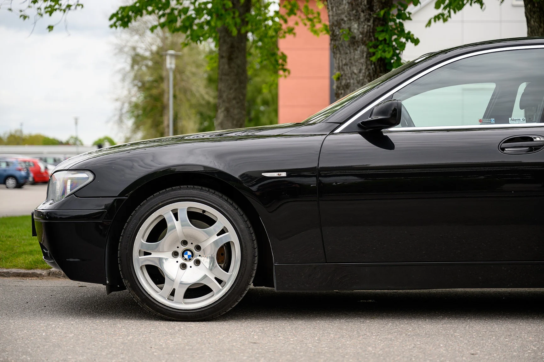 Exterior image of 2001 BMW 745i (16)