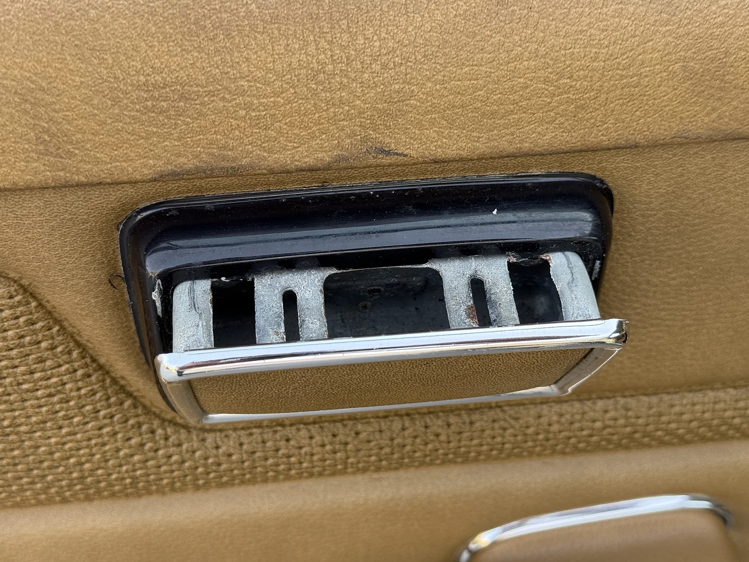 Innenraumfoto von 1974 Mercedes-Benz 230 Automatic (43)