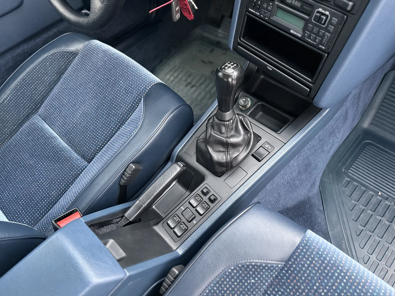 Interior image of 1994 Volvo 850 2.5 SE (34)